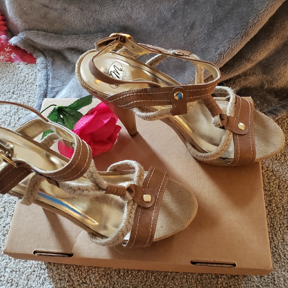 SM New York Tan Sandals/Heels
